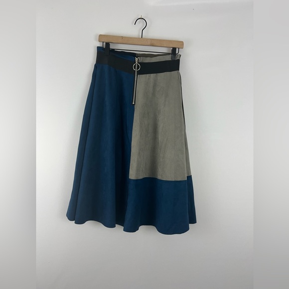 Box Pleated Color Block Skirt - Picture 4 of 6